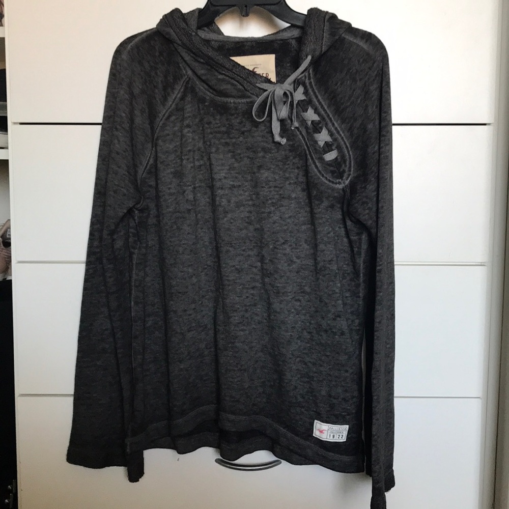 NWOT Hollister lace up pullover w. wide sleeves